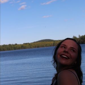 Meet your Posher, Chloe